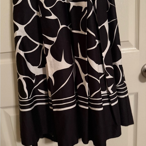 Elegant White House Black Market Black and White Halter Dress - Picture 2 of 6